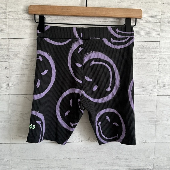 H & M Smiley World Smiles Tank and Biker Shorts - Picture 5 of 11